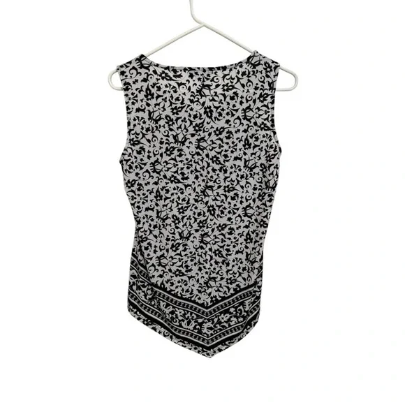 White House Black Market Sleeveless Blouse Womens Small Black White Floral Top - Picture 3 of 3